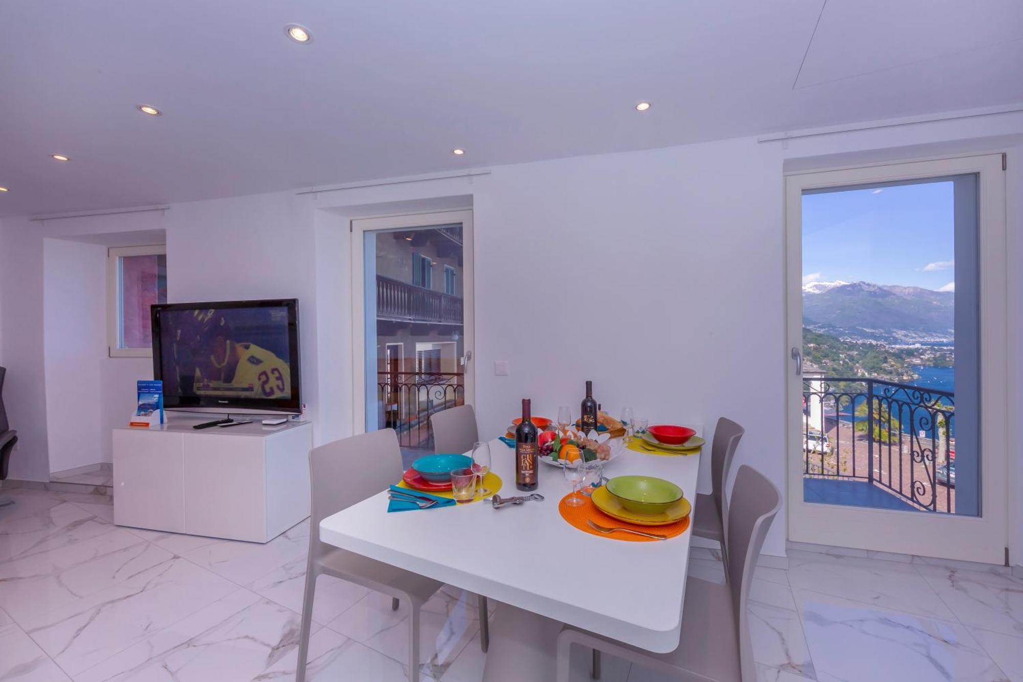 Yellow View Apartment - Happy Rentals Ronco sopra Ascona Extérieur photo