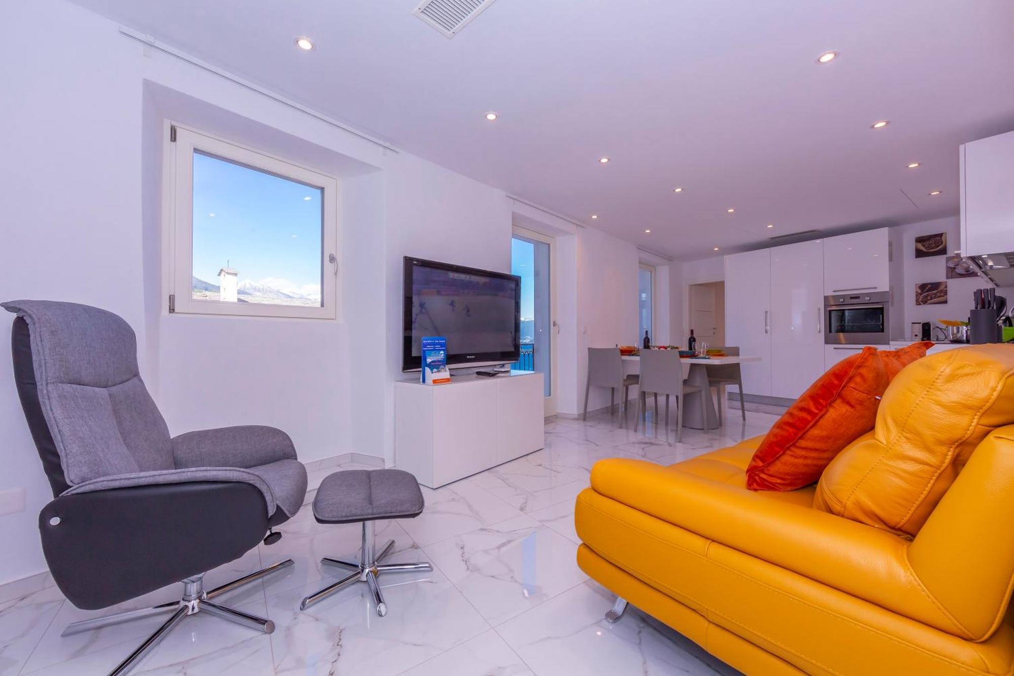 Yellow View Apartment - Happy Rentals Ronco sopra Ascona Extérieur photo