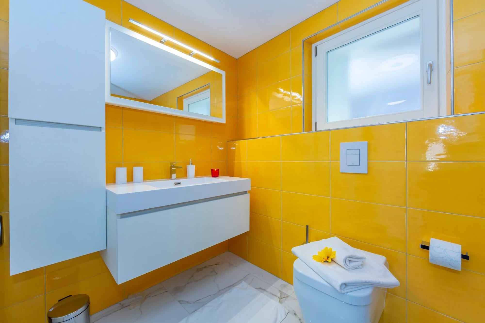 Yellow View Apartment - Happy Rentals Ronco sopra Ascona Extérieur photo