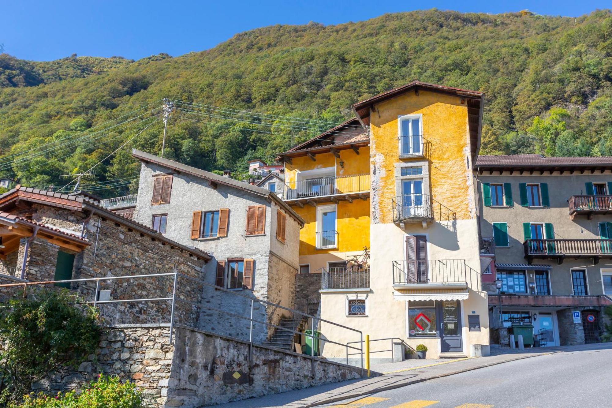 Yellow View Apartment - Happy Rentals Ronco sopra Ascona Extérieur photo